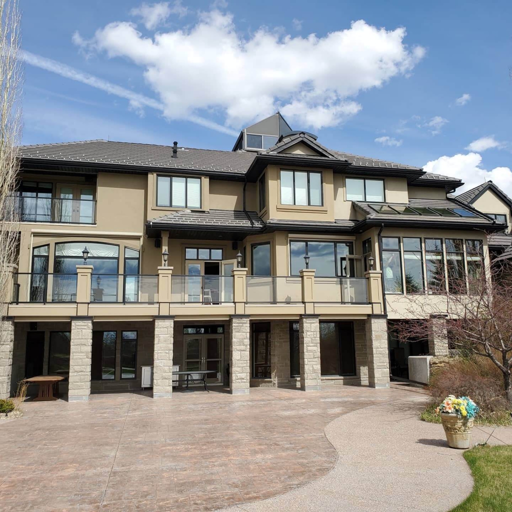 Clean Windows on Residential House And Large Backyard